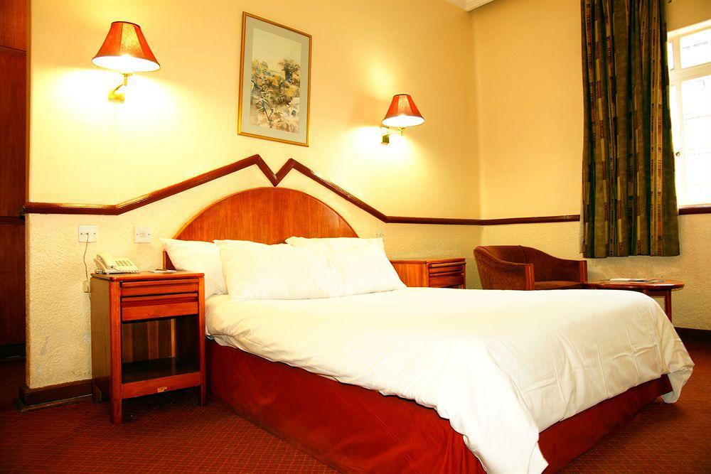 New Ambassador Hotel Harare Exteriör bild
