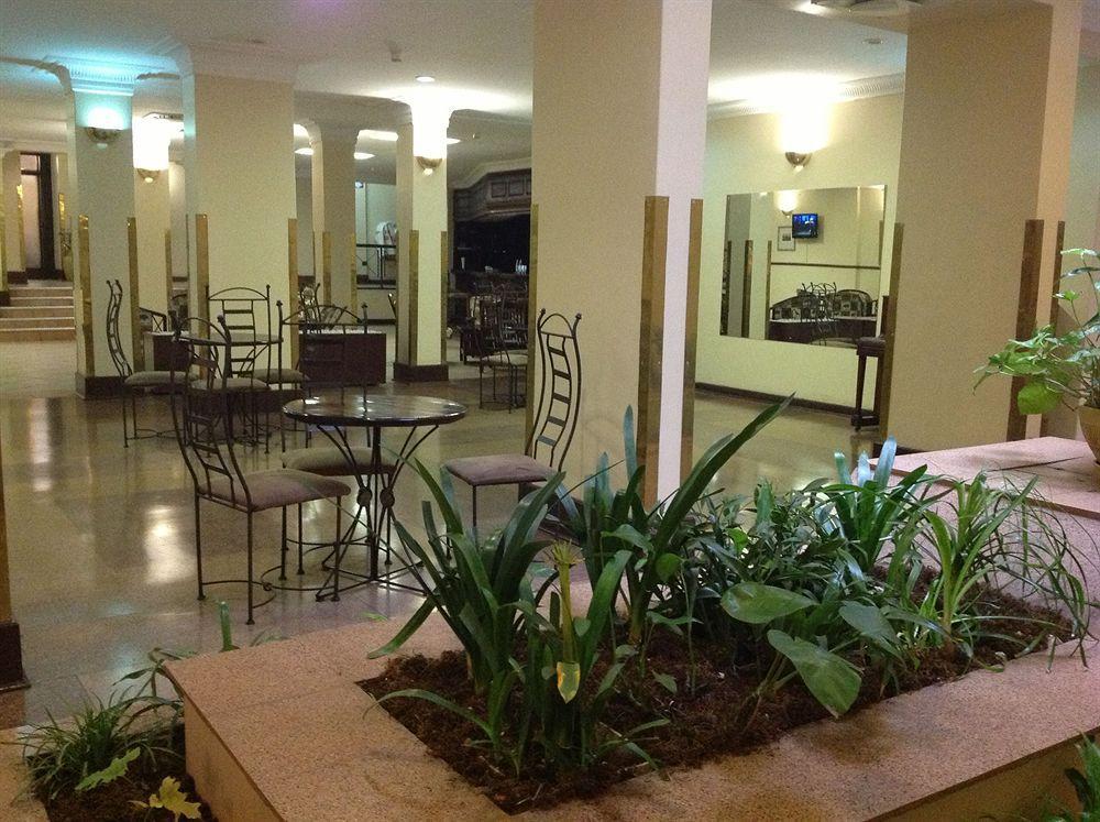 New Ambassador Hotel Harare Exteriör bild
