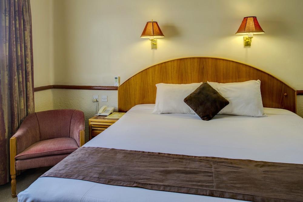 New Ambassador Hotel Harare Exteriör bild