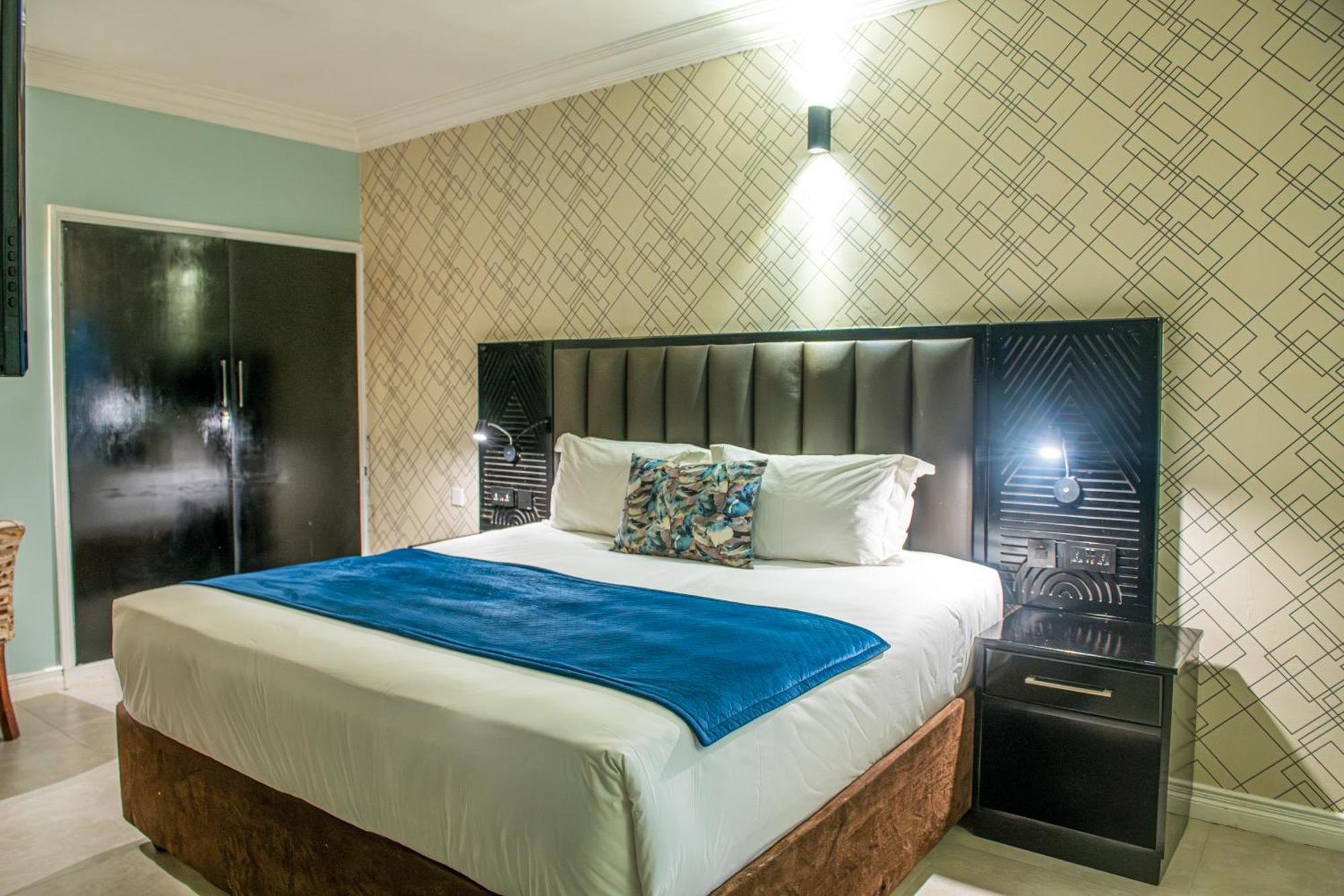New Ambassador Hotel Harare Exteriör bild