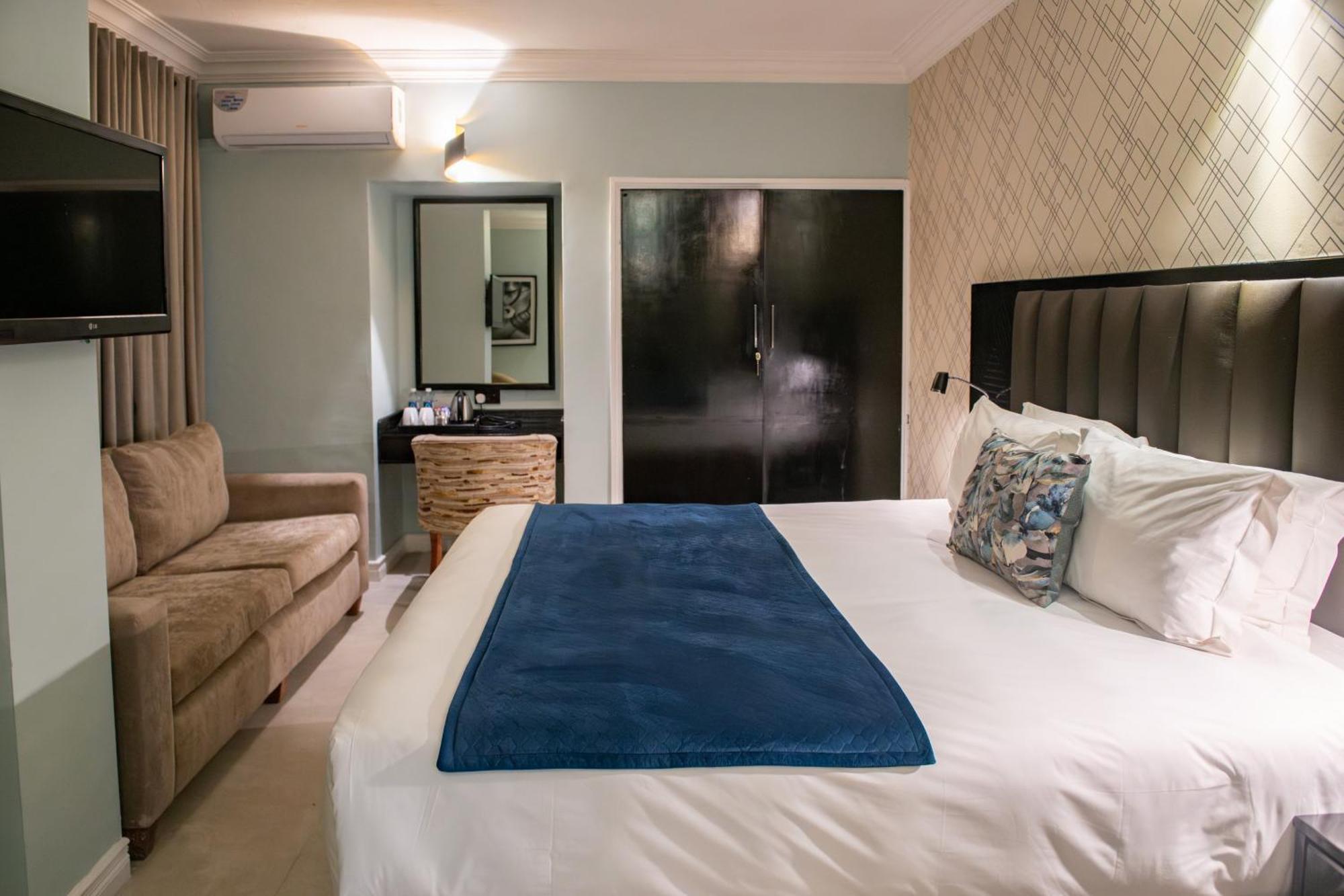 New Ambassador Hotel Harare Exteriör bild