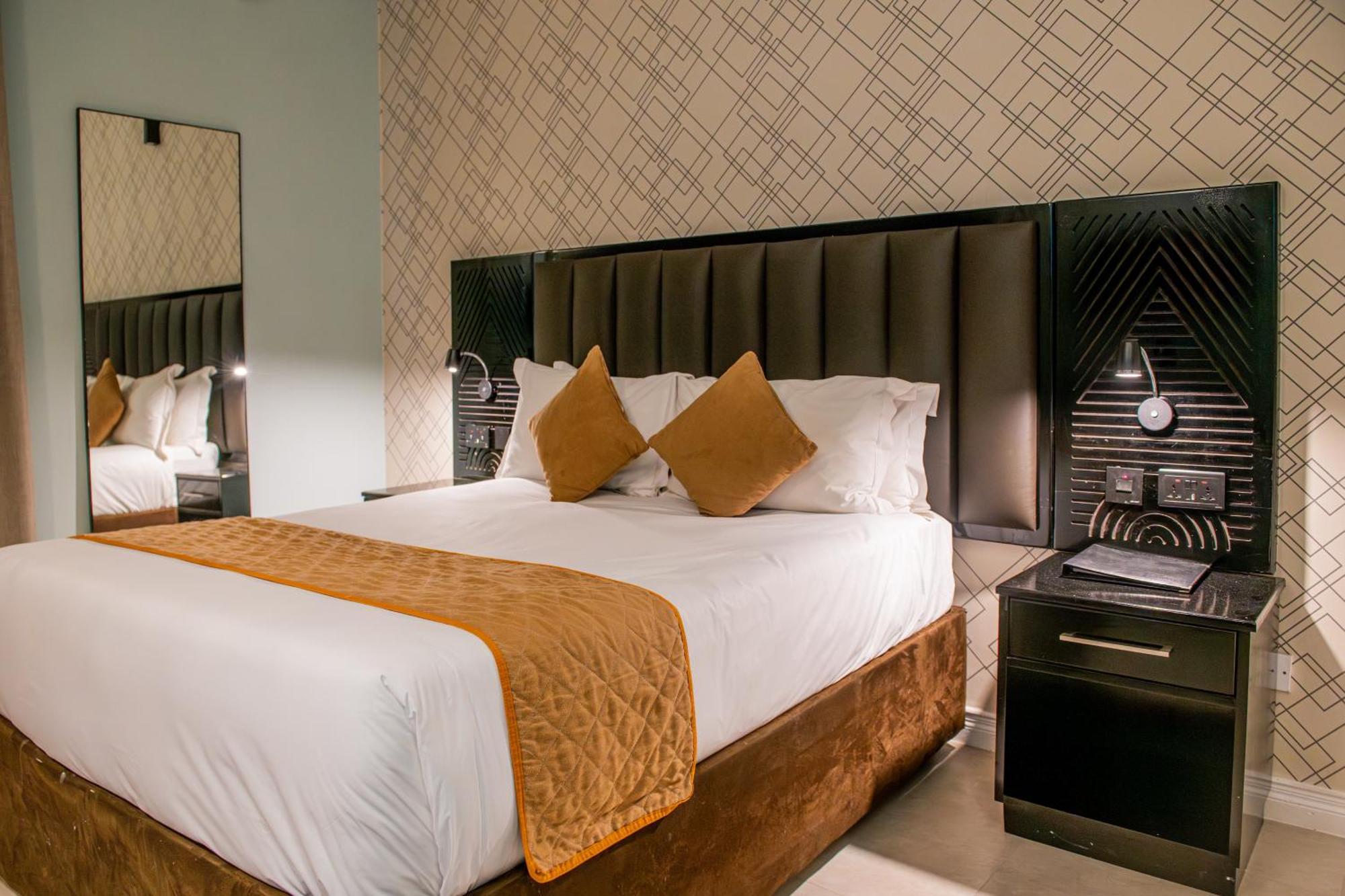 New Ambassador Hotel Harare Exteriör bild