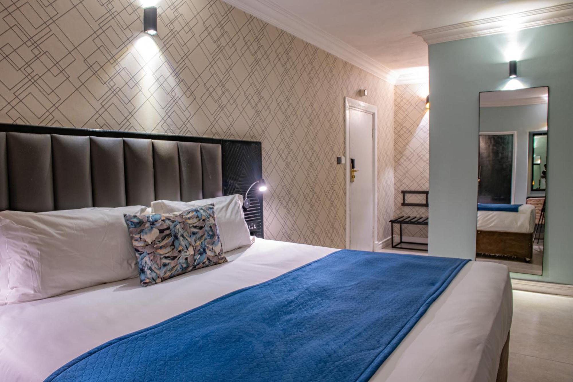 New Ambassador Hotel Harare Exteriör bild