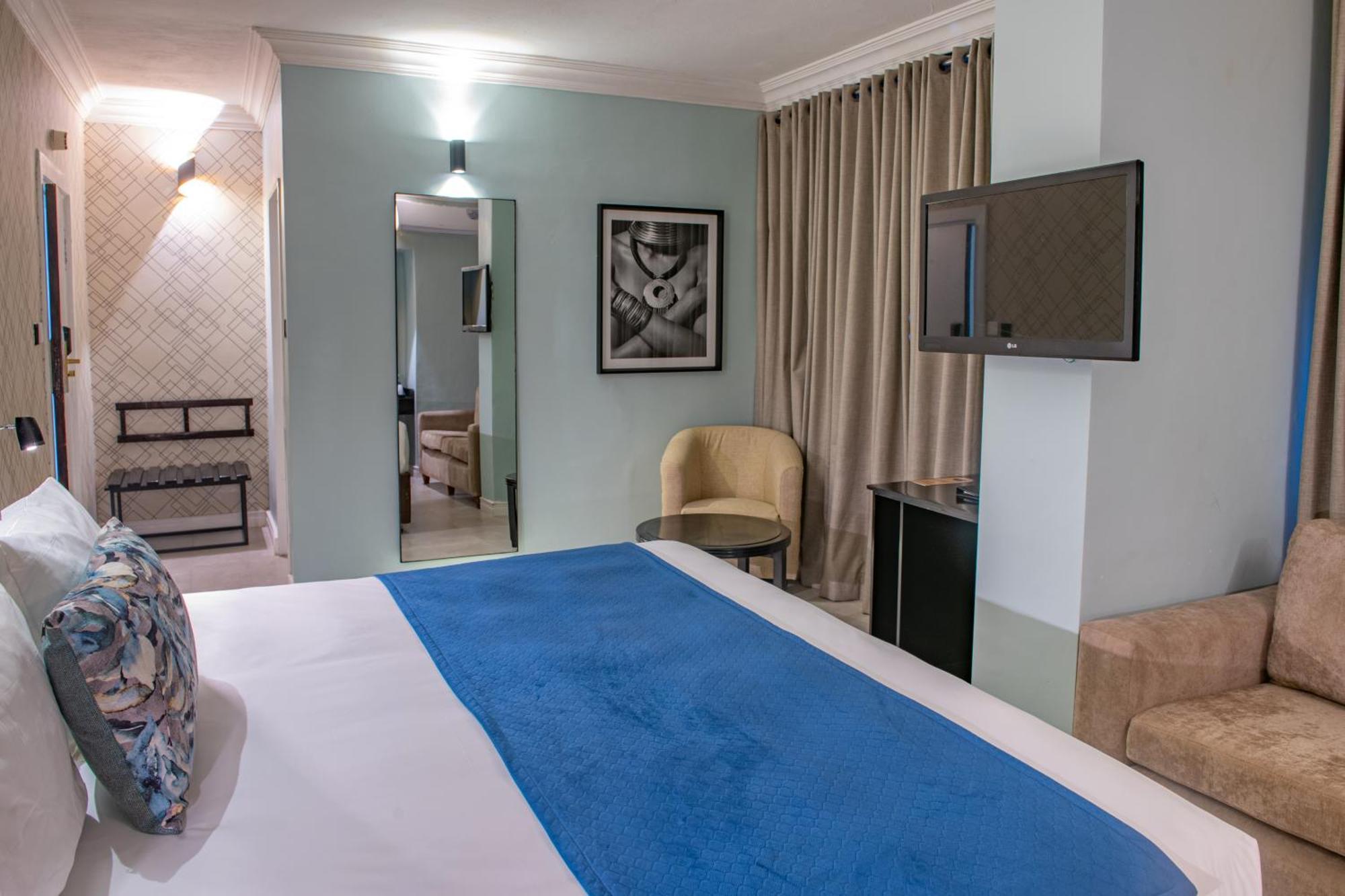 New Ambassador Hotel Harare Exteriör bild