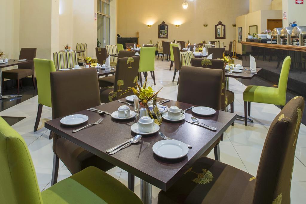 New Ambassador Hotel Harare Exteriör bild