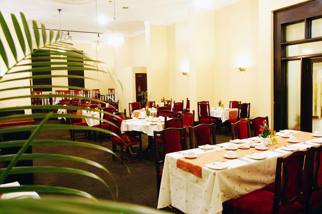 New Ambassador Hotel Harare Exteriör bild