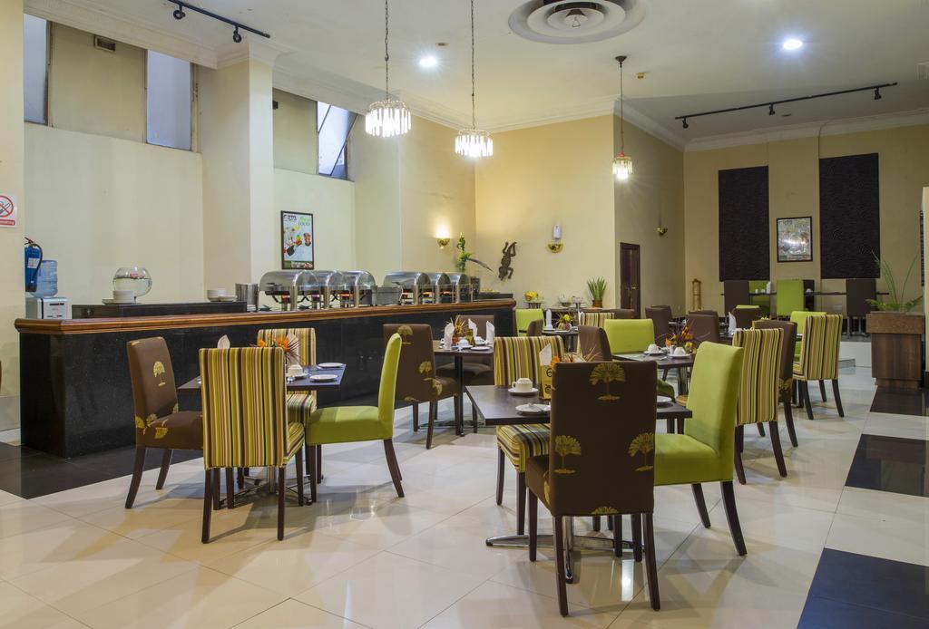 New Ambassador Hotel Harare Exteriör bild