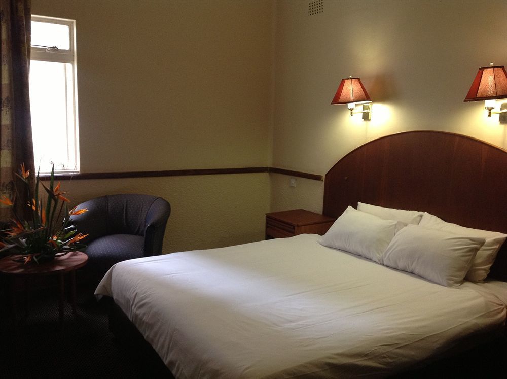 New Ambassador Hotel Harare Exteriör bild
